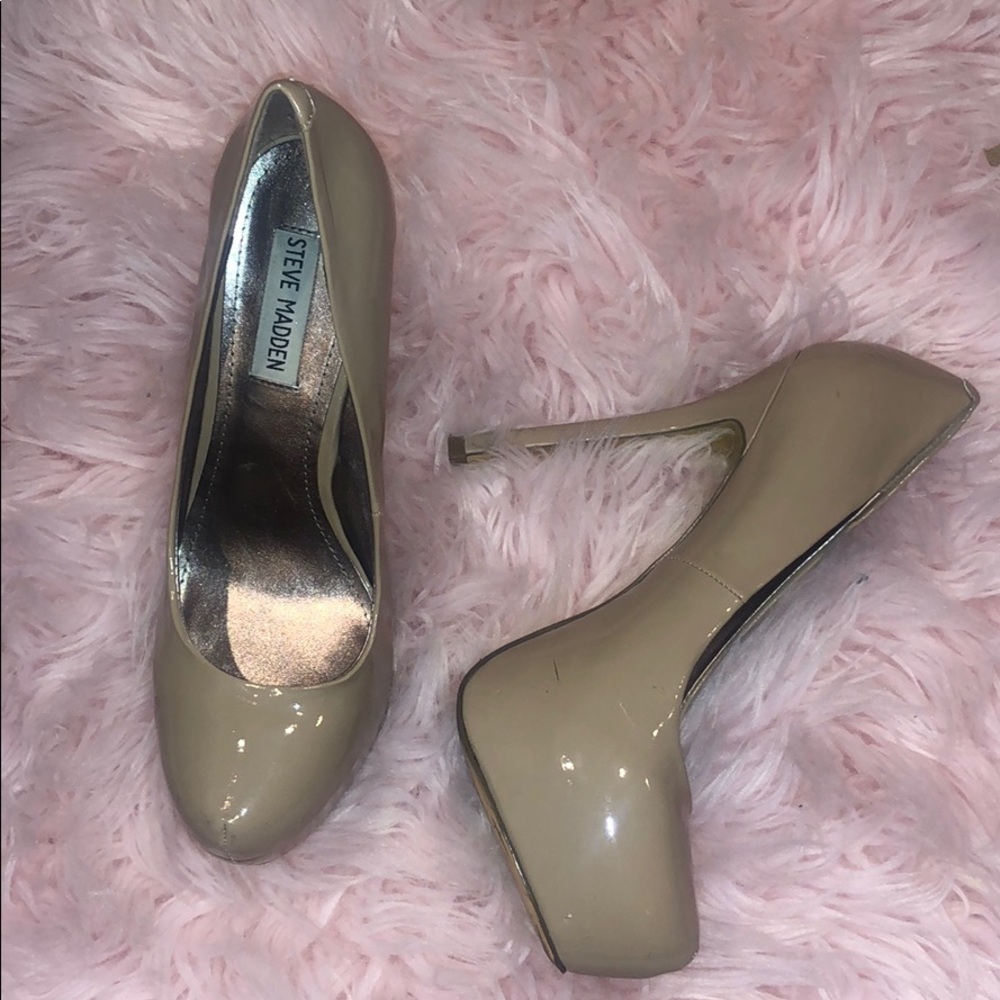 Nude Steve Madden pumps